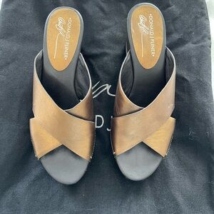 Donald J. Pliner Women's Brown Slide Sandals